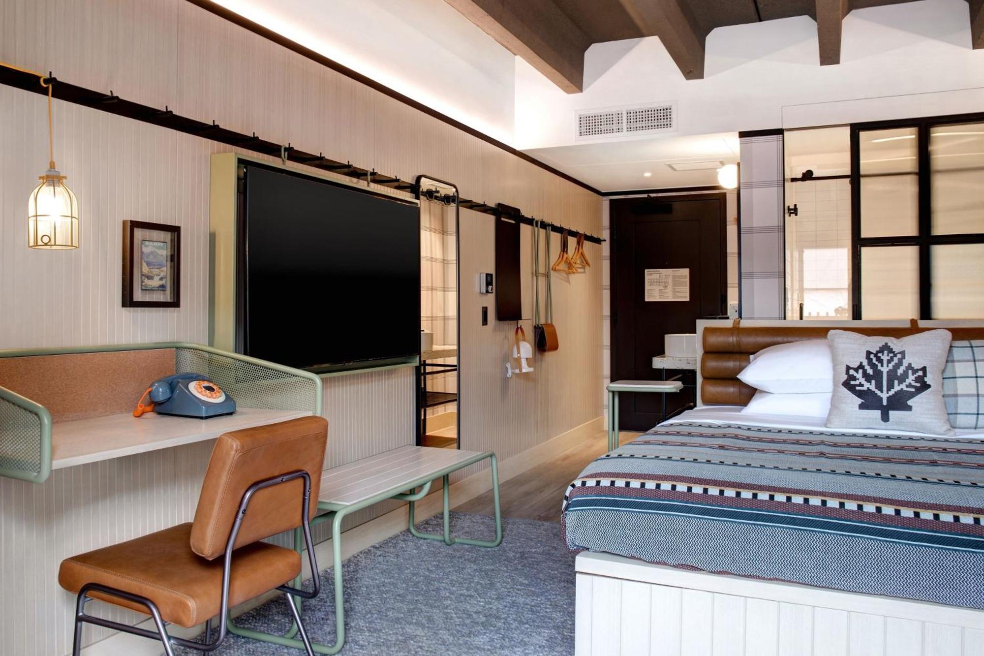 Moxy Banff Hotel Luaran gambar