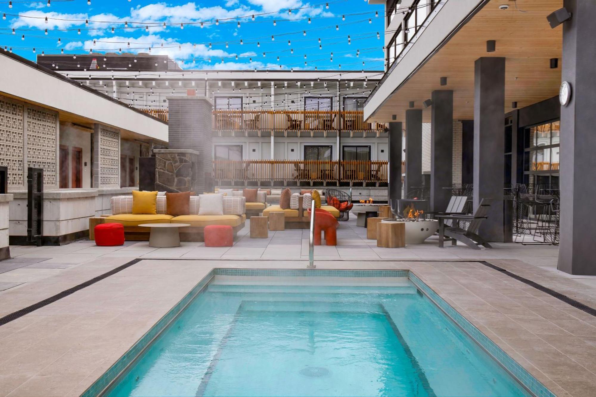 Moxy Banff Hotel Luaran gambar